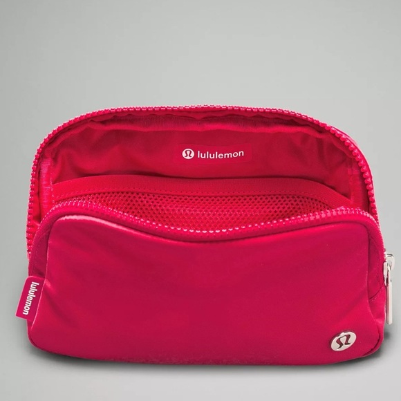 NWT Everywhere Belt Bag 1L - Picture 4 of 7